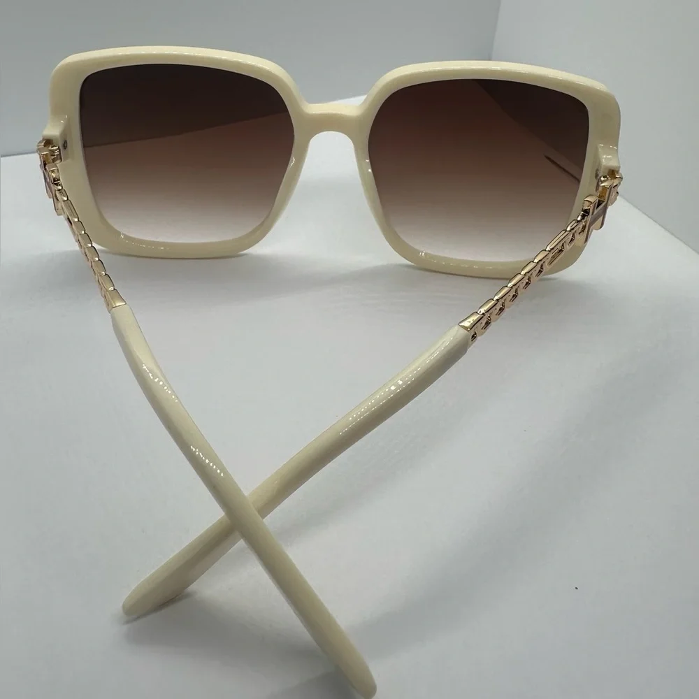 NWT Chic Oversized Square 